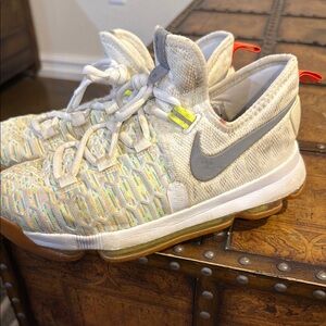 Nike Kids Shoes - Cream and Gray